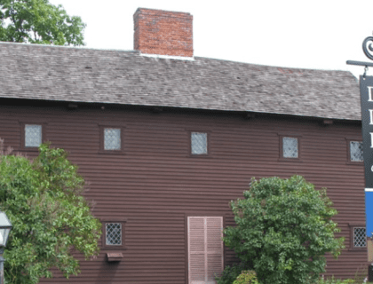 Exterior of the Dole Little House in Newbury MA