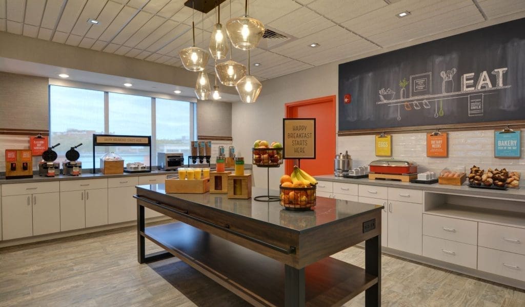 Breakfast Room at Hampton Inn Salem