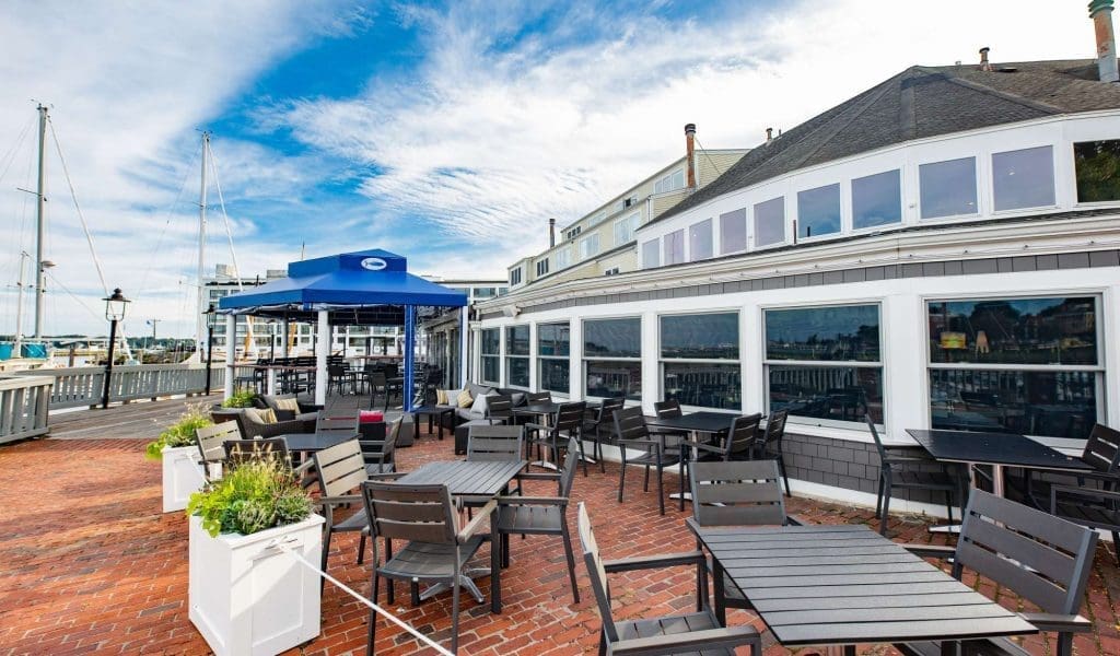 Finz Seafood & Gril outdoor patio on a sunny day
